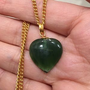 Natural nephrite jade heart pendant & chain